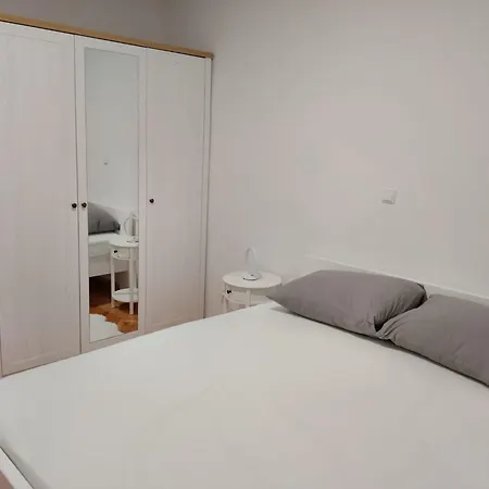 Lina Apartman Omis